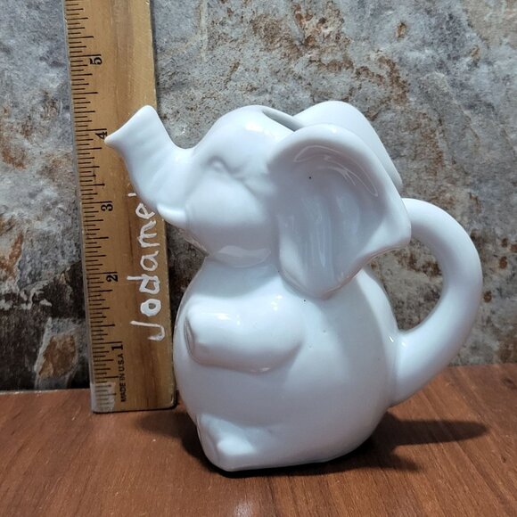 Vintage White Pottery Ceramic Elephant Creamer Pitcher - Picture 6 of 12